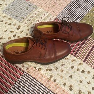 Men’s Florsheim Midtown Cape Oxford Size 8. Only worn once to a wedding.